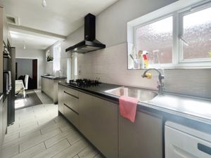 Kitchen Diner- click for photo gallery